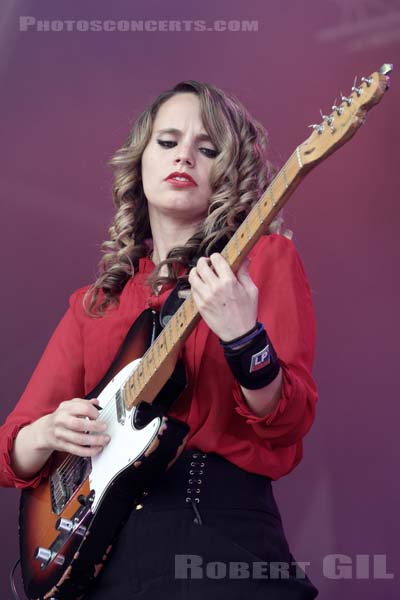 ANNA CALVI - 2011-07-02 - BELFORT - Presqu'ile du Malsaucy - 